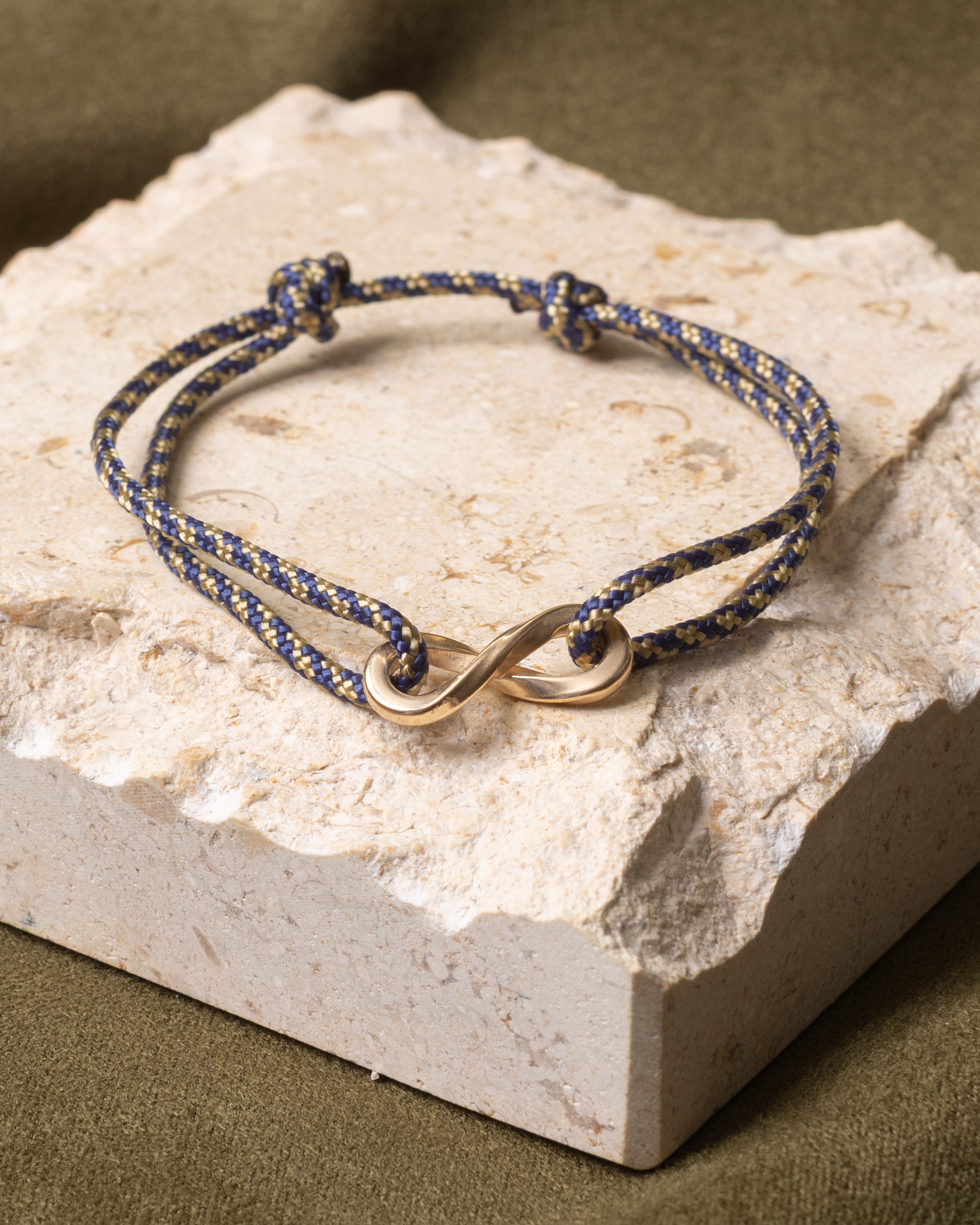 César | Bleu marine & Écru