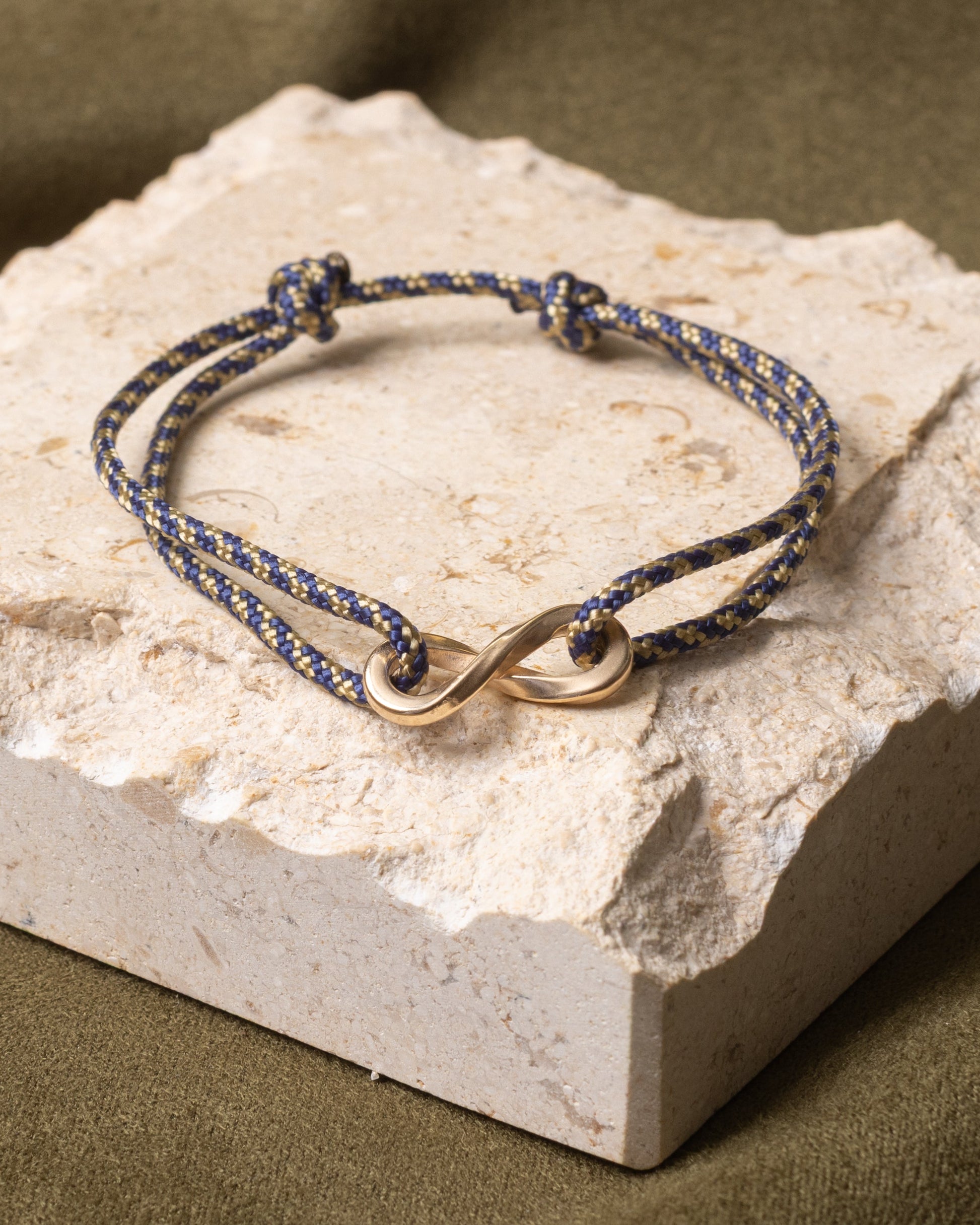 César | Bleu marine & Écru