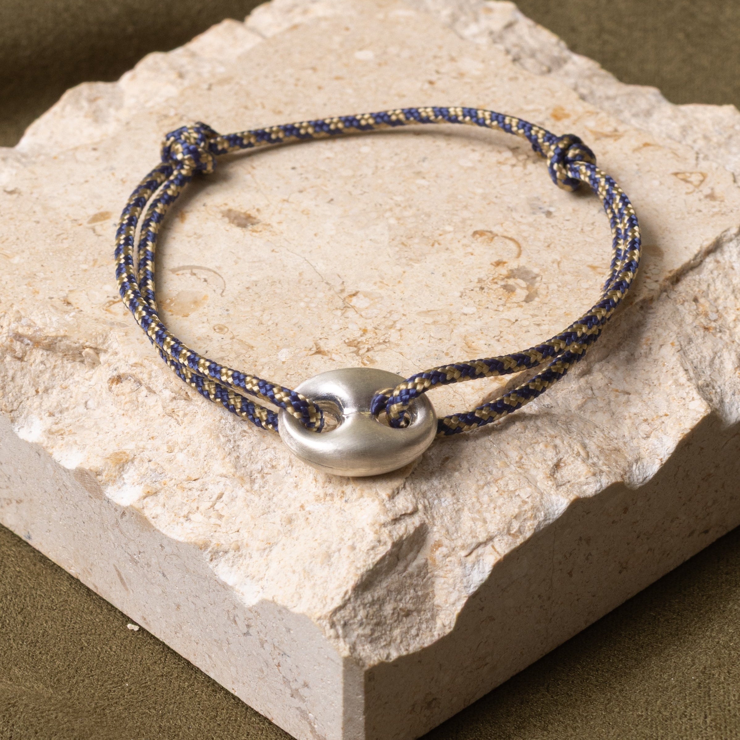 Victor | Bleu marine & Écru