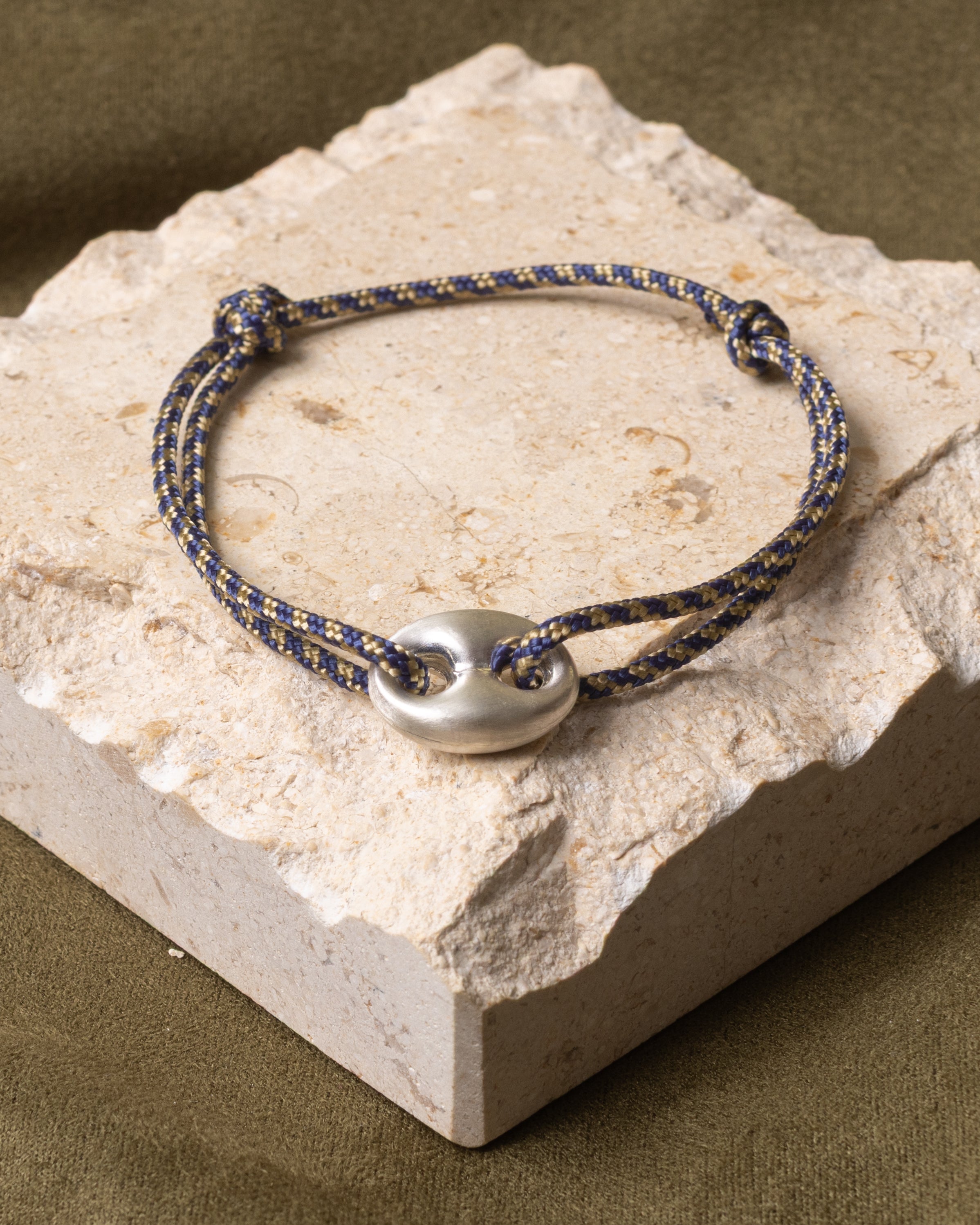 Victor | Bleu marine & Écru